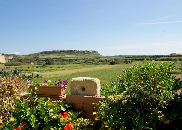 Villayana * San Lawrenz