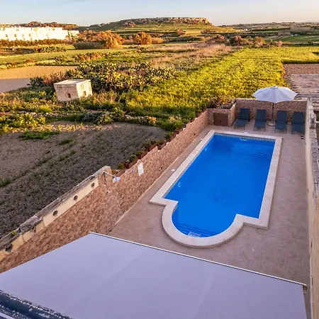 Villayana * San Lawrenz