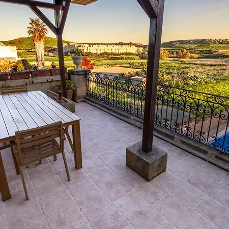 Villayana * San Lawrenz