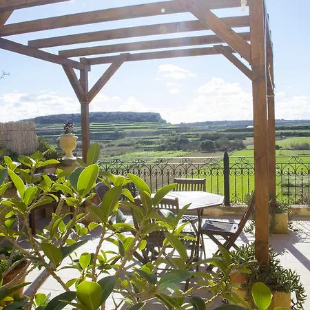 Villayana * San Lawrenz