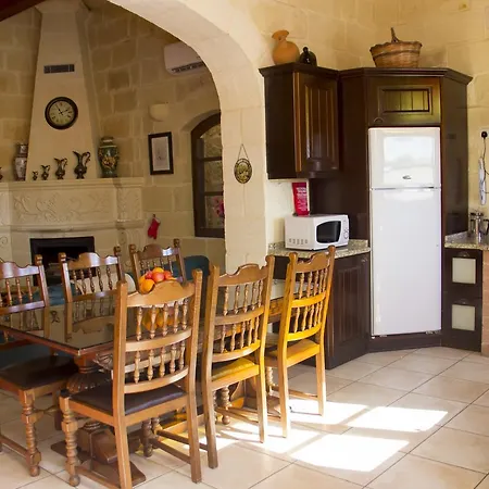 Villayana * San Lawrenz