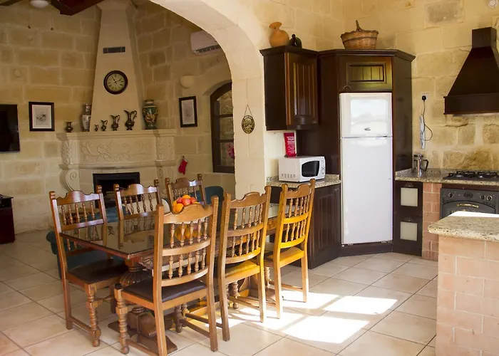 Villayana * San Lawrenz